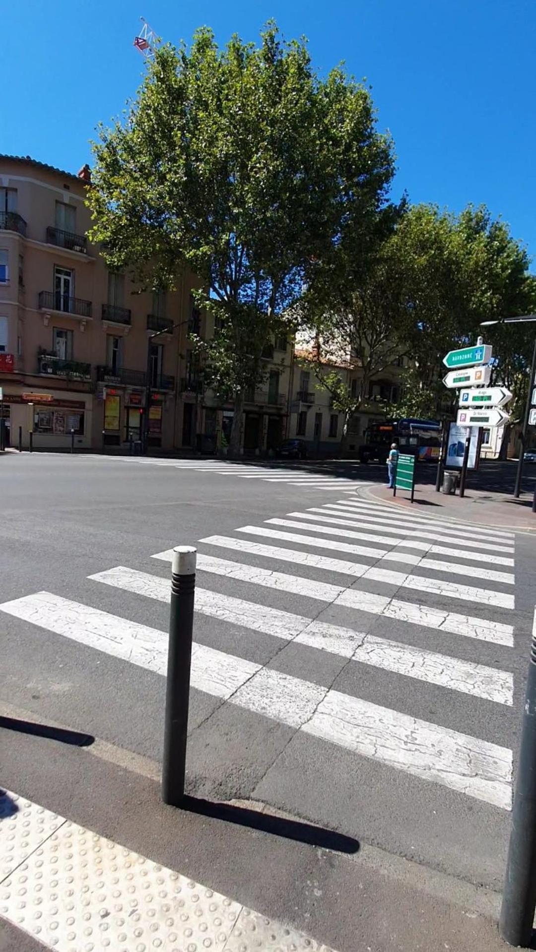 Apartamento Sejour Avec Petit-dejeuner A La Demande Et Piscine A 20 Minutes De L'espagne A Le Palace Climatise Perpiñán